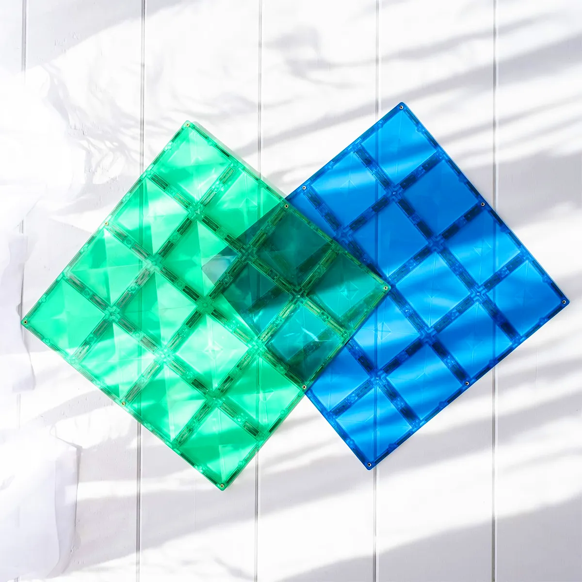 Inspiring creativity Hands-on discovery Connetix Blue And Green Base Plate Pack (2 Pc)