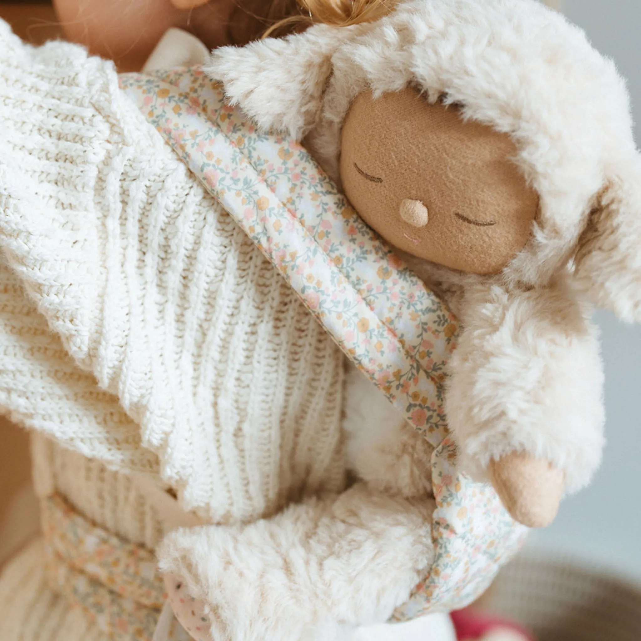 Thoughtful learning Nurturing minds Cozy Dinkums - Lamby Picket