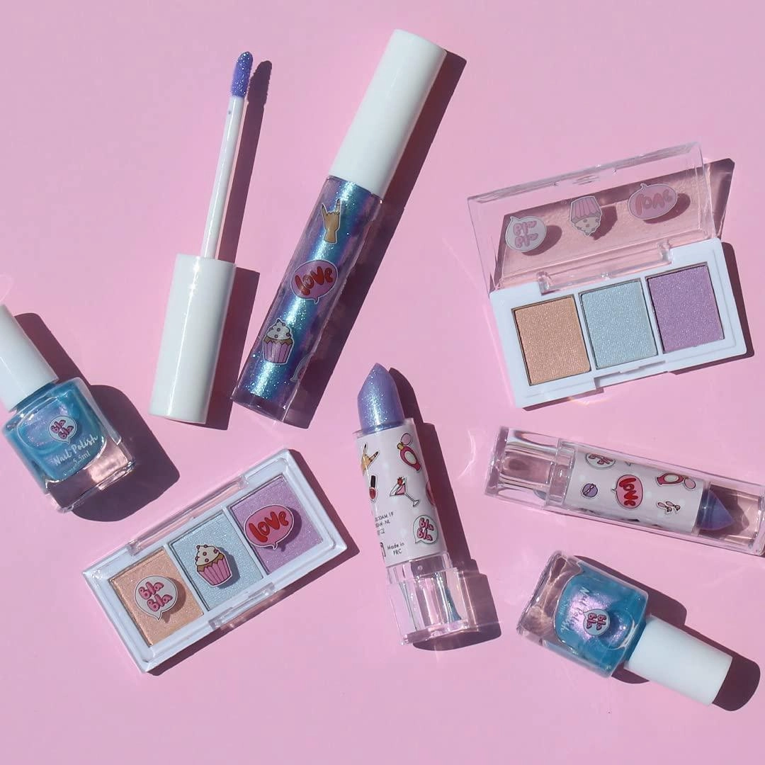Create It! Holographic Make-Up Set Little hands Playroom adventures begin here