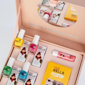 Learning through play Growing minds Miss Nella Limited Edition Beauty Case