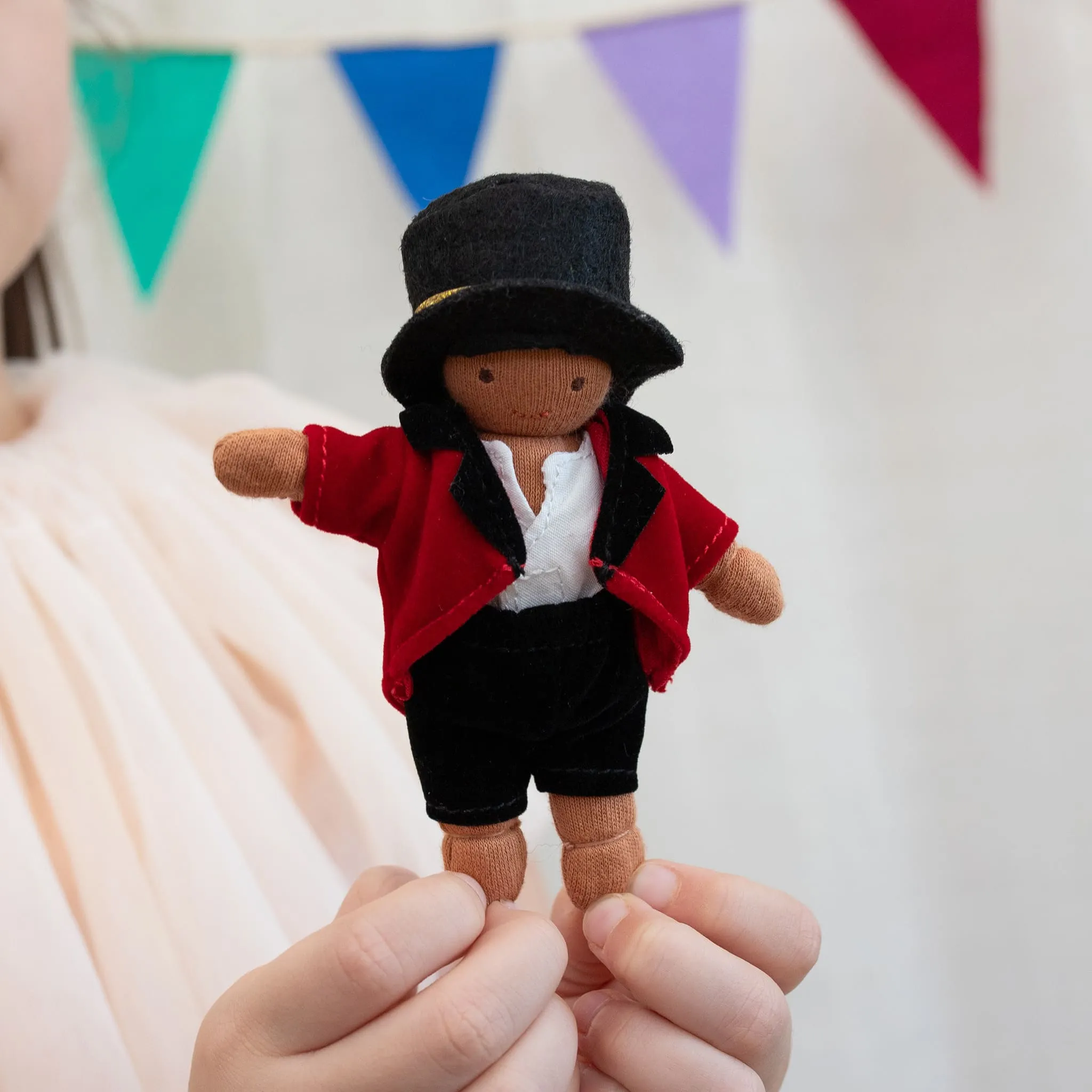 Curious minds Holdie Circus Folk - Rolando The Ringleader