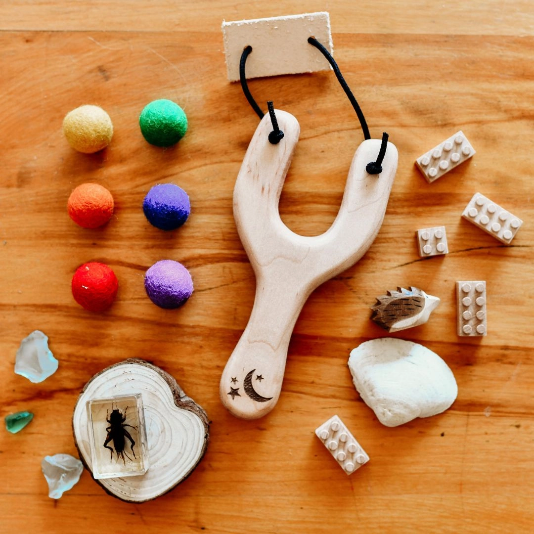Young explorers Wooden Slingshot