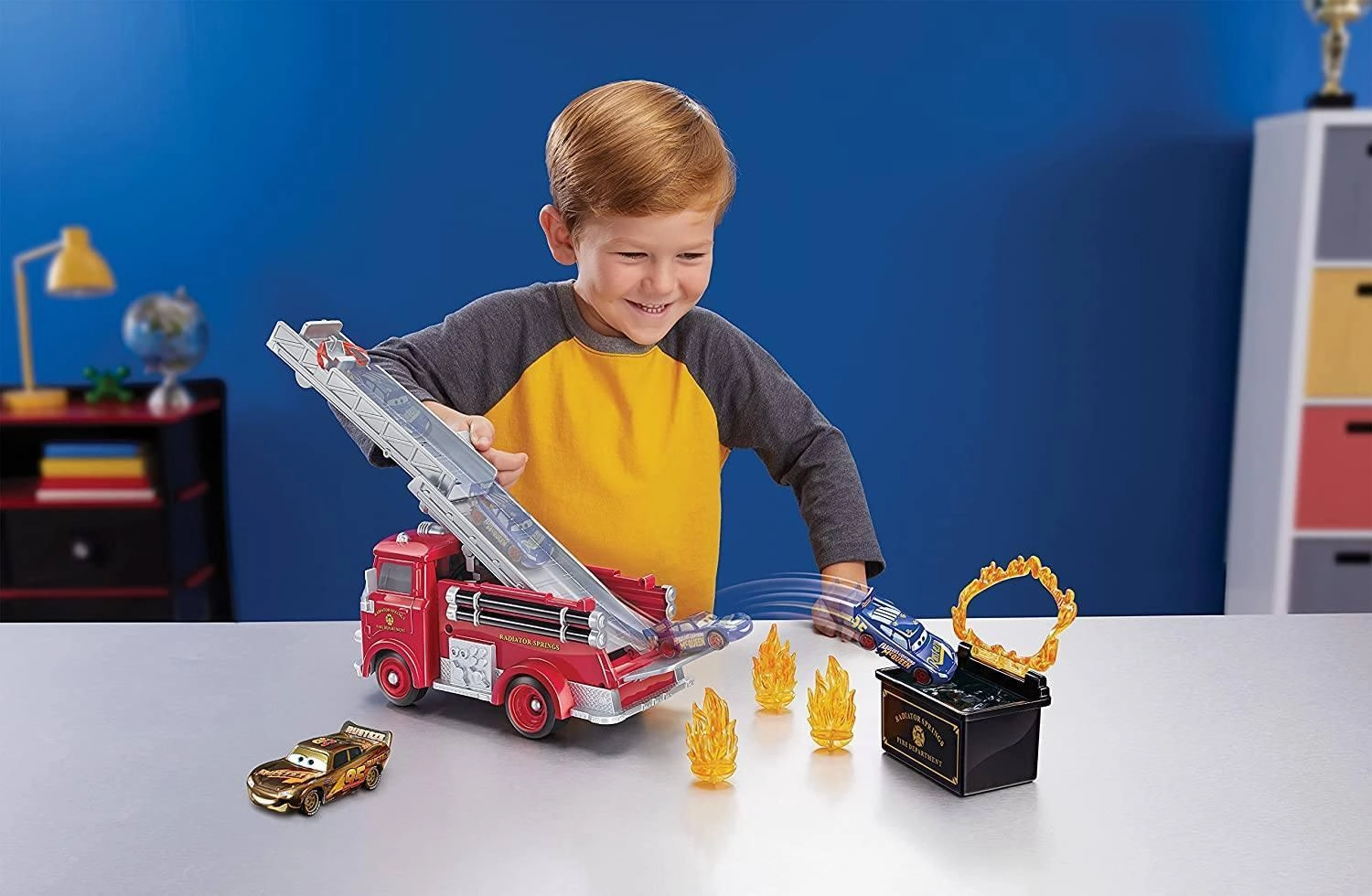 Mini makers Playroom learning Disney Cars Mcqueen Toys Stunt & Splash Red Firetruck