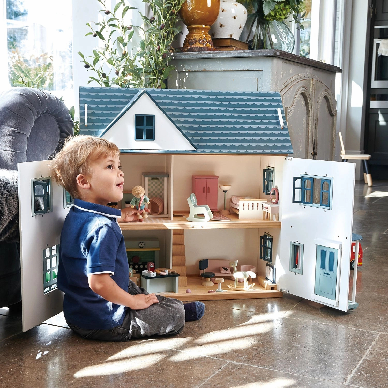 Kid-centered learning Dovetail House Wooden Dollhouse