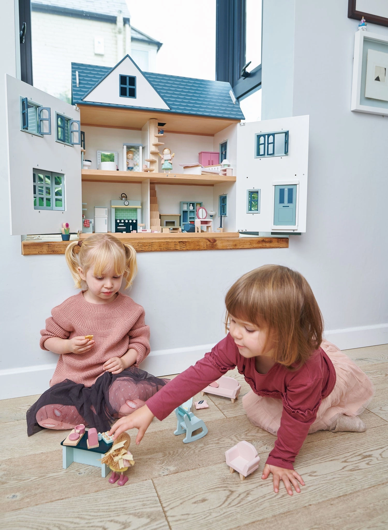 Dovetail House Wooden Dollhouse Play & learn Quiet play for growing minds