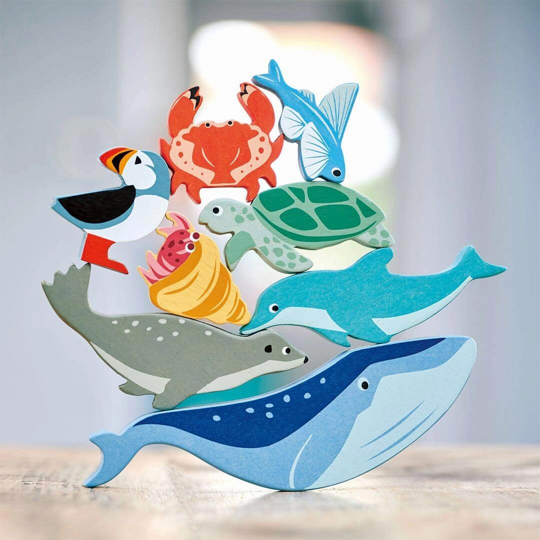Parent-approved learning Wooden Coastal Animal Figures And Display Case