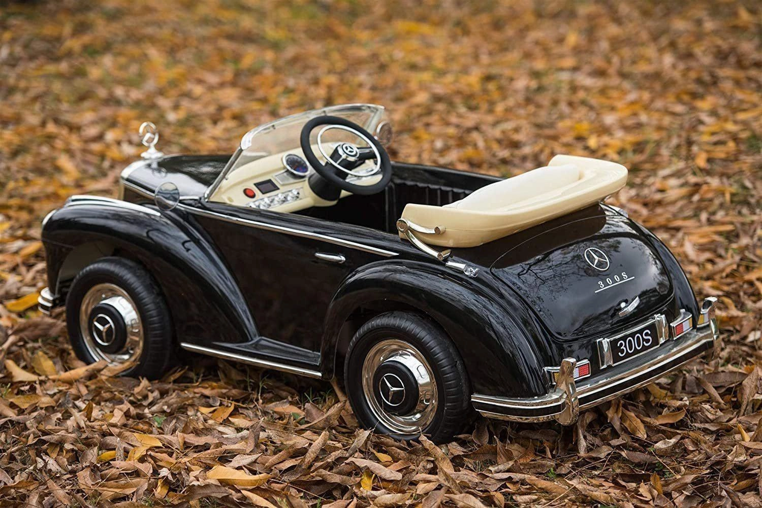 Curious minds Ricco Classic Mercedes Benz 300S (W188) 12V Battery Electric Ride-On Car Black X-Display