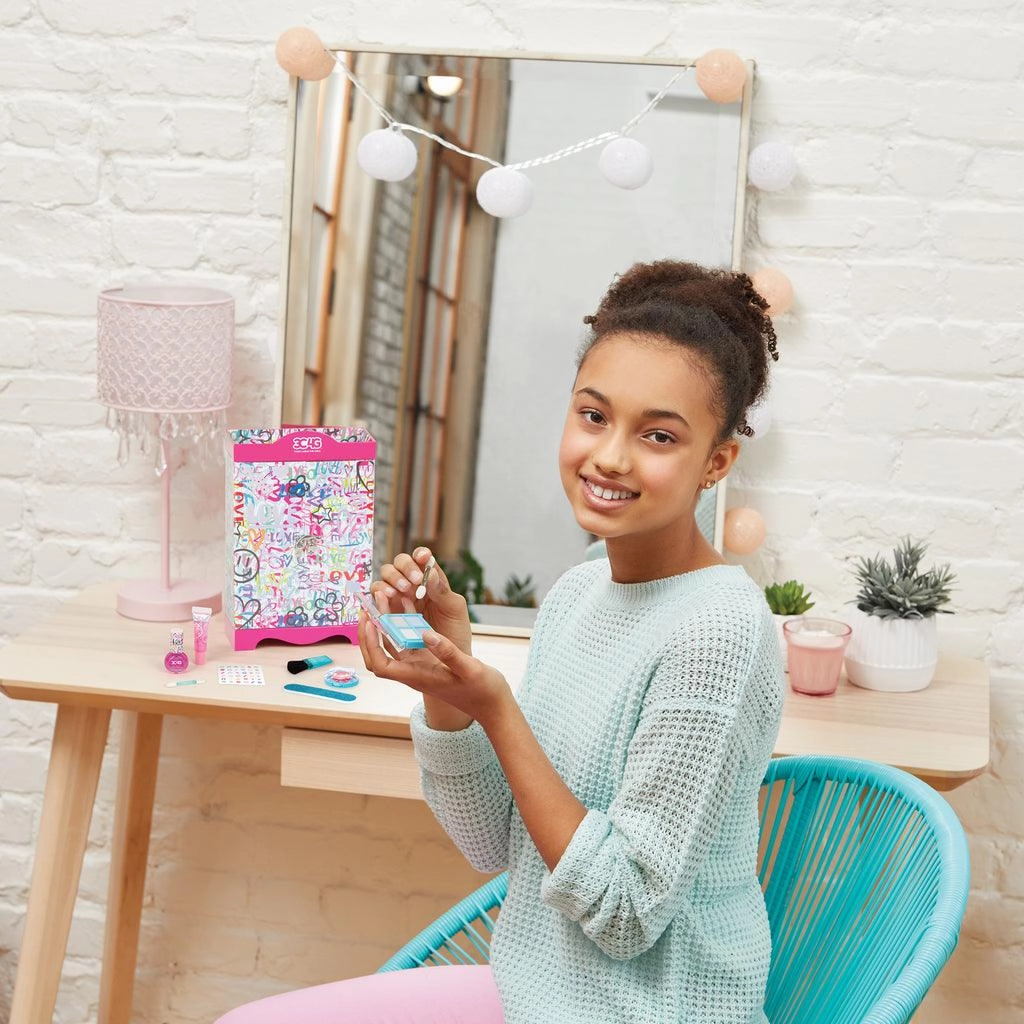 Make It Real 3C4G Graffiti Makeup Wardrobe Parent-approved learning Learn & grow