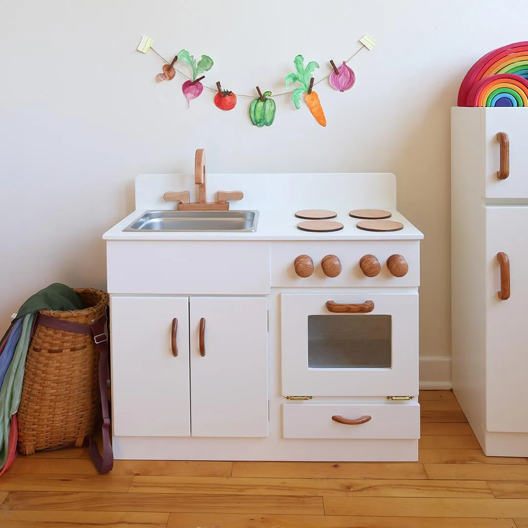 Growing minds Classic Wooden Play Kitchen - White