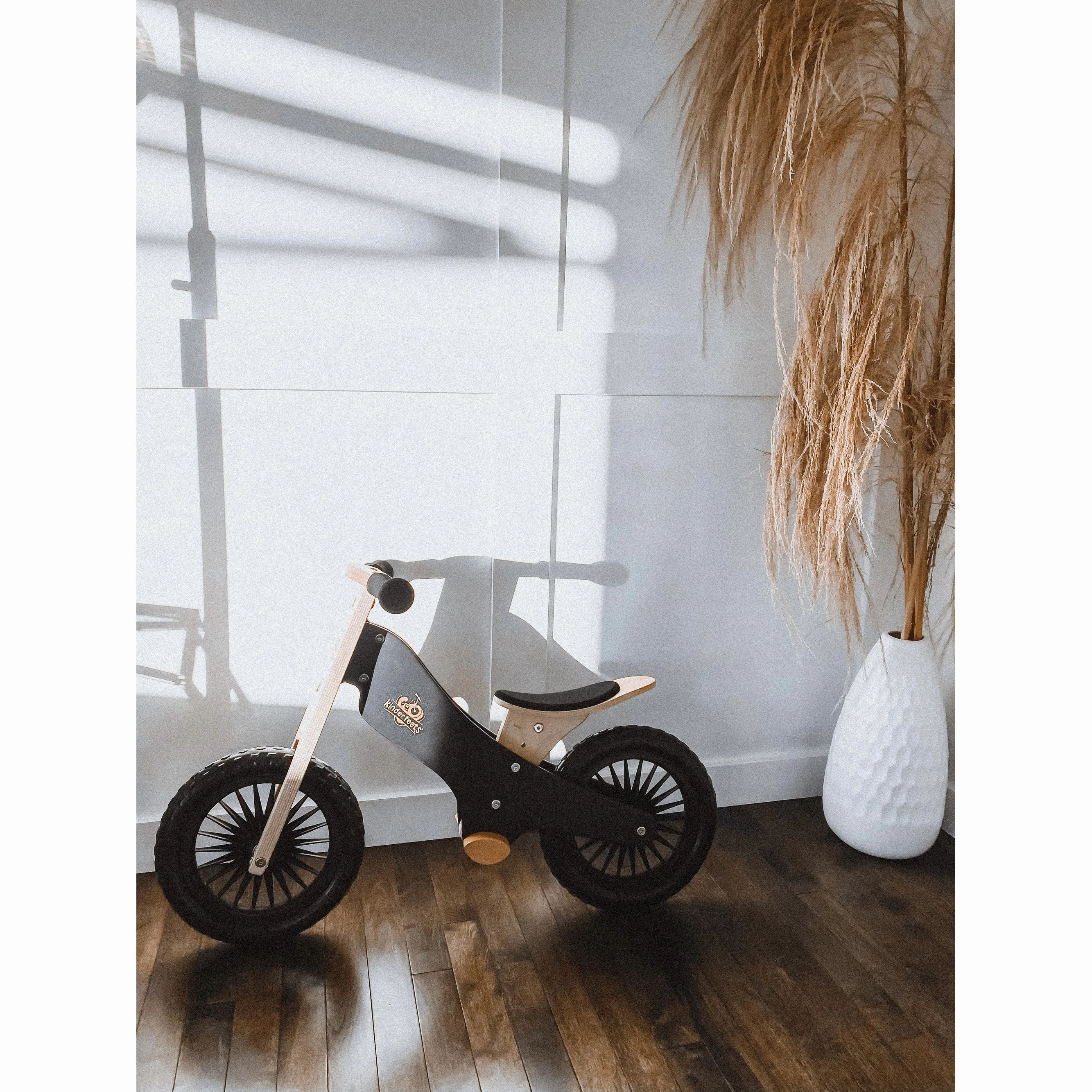 Kinderfeets Balance Bike - Black Smart kids gear Early discovery