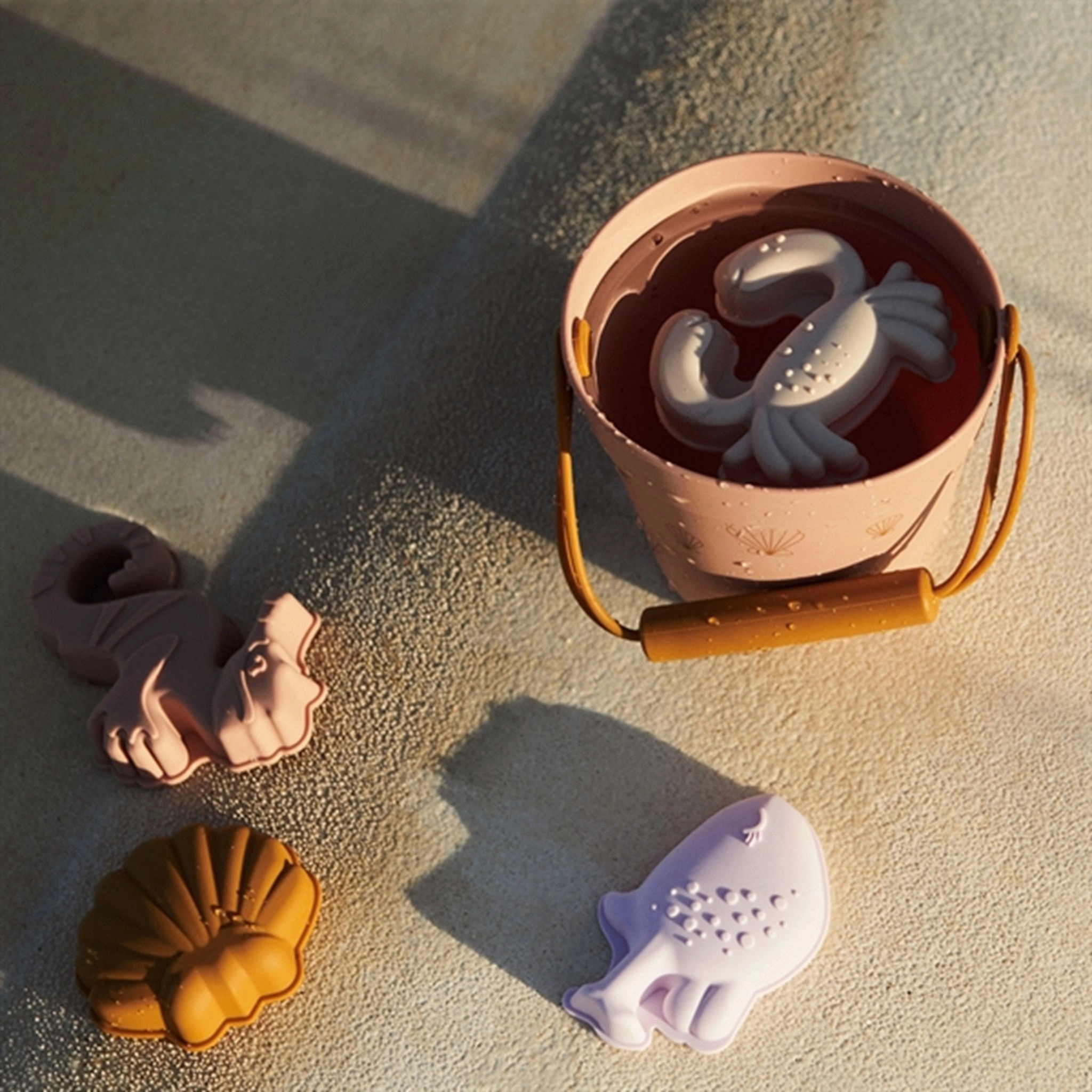 Liewood Dante Beach Set Seashell Pale Tuscany Curious minds