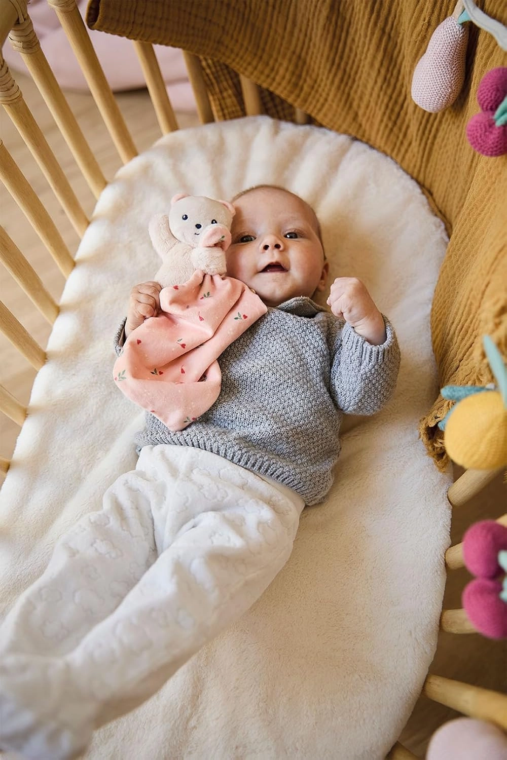 Quiet play for growing minds Mindful play Doudou Bear Leaves Of Love