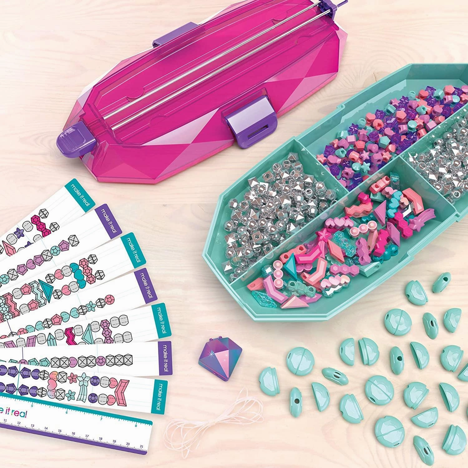 Young learners Make It Real - Gem Links Jewellery Bracelet Maker