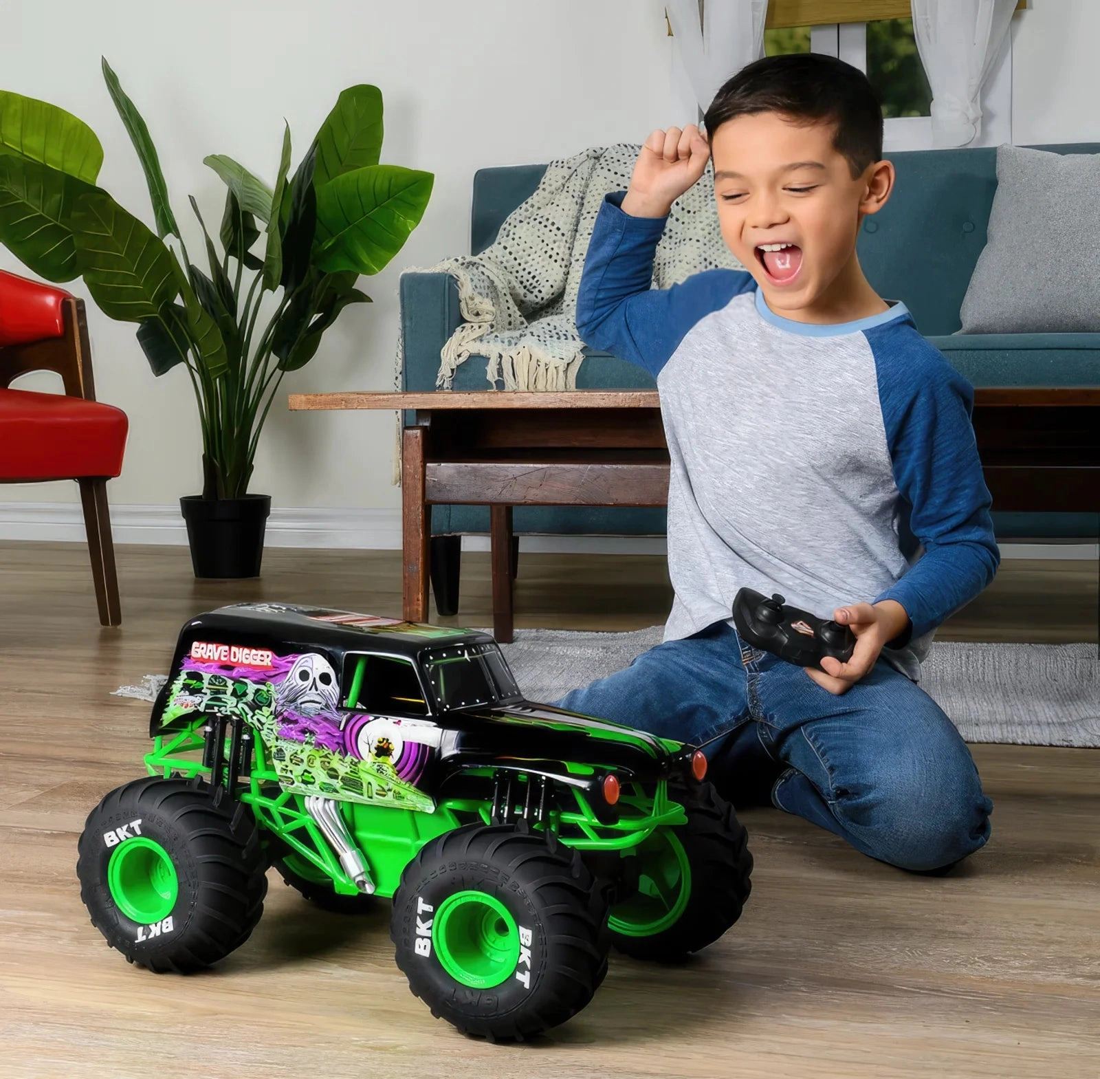Monster Jam 1:15 Radio Control Grave Digger Remote Control Monster Truck Creative time for curious minds Active learners