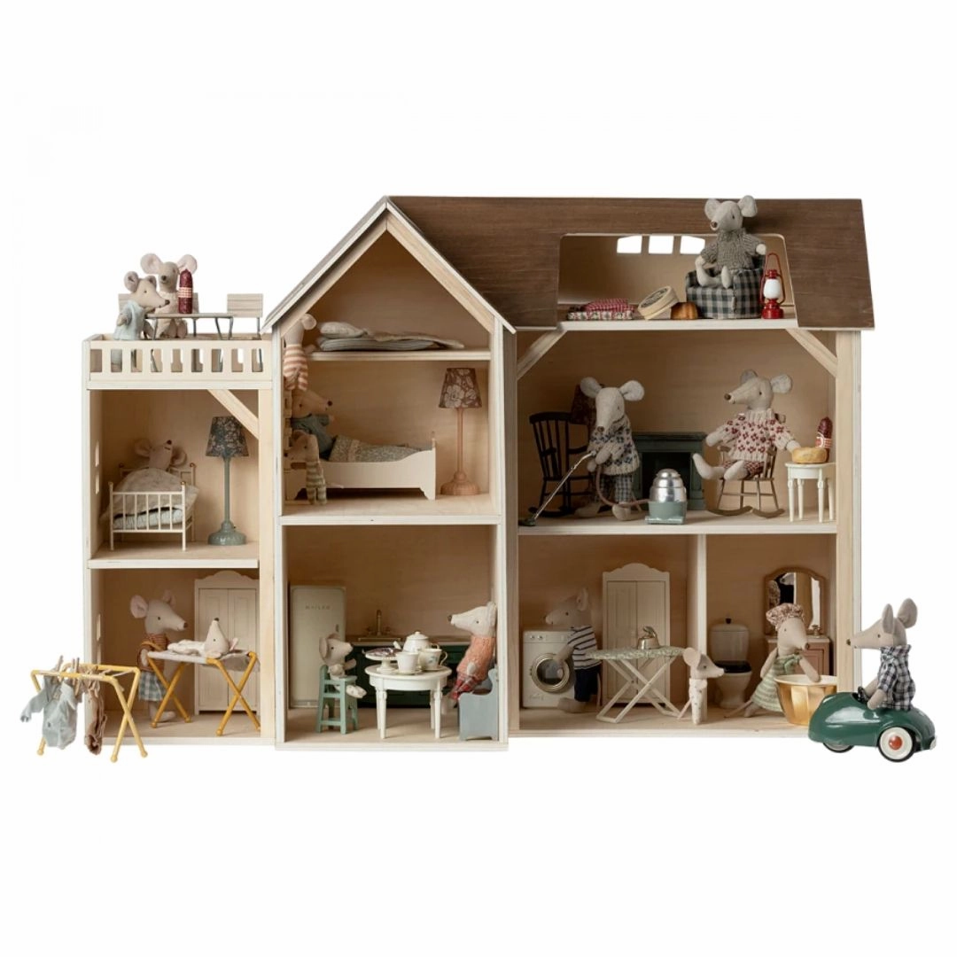 Mouse Hole Farmhouse Tiny thinkers Kid-centered learning