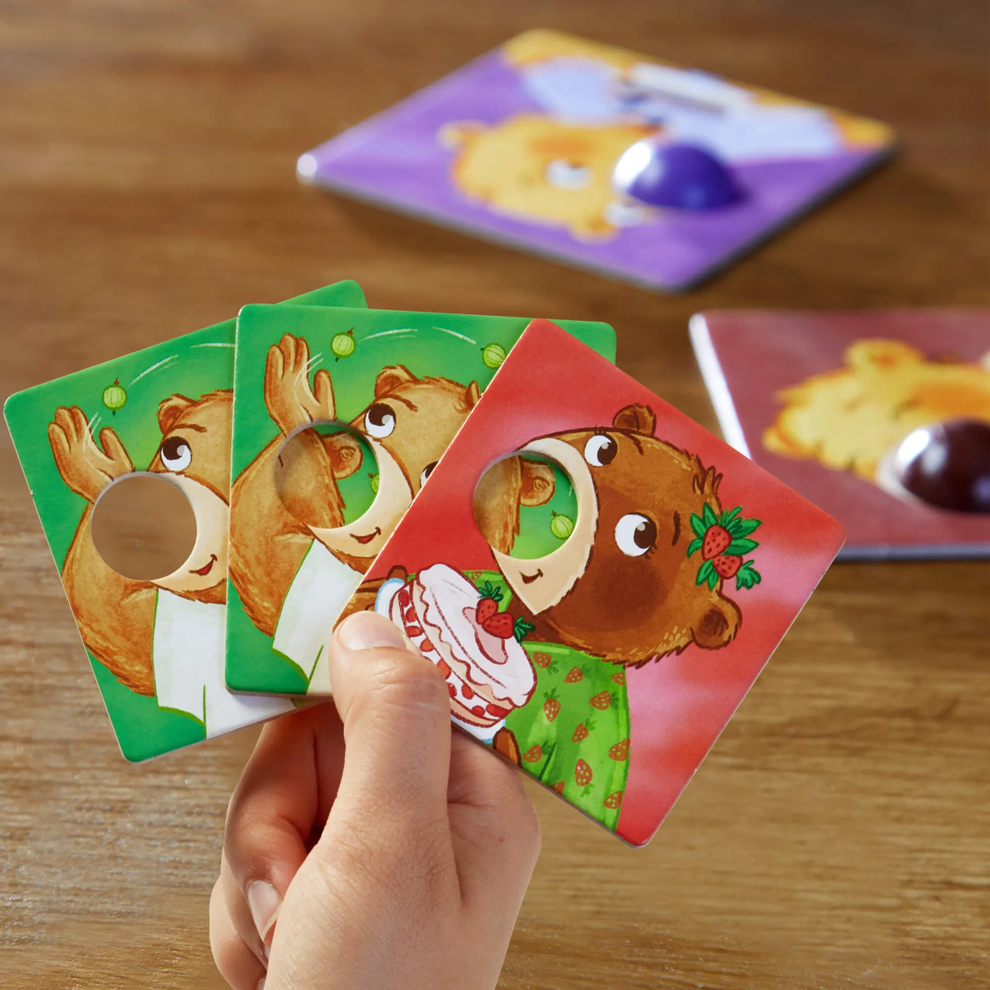 Play & learn Parent-approved learning Nosy Bear Party Game