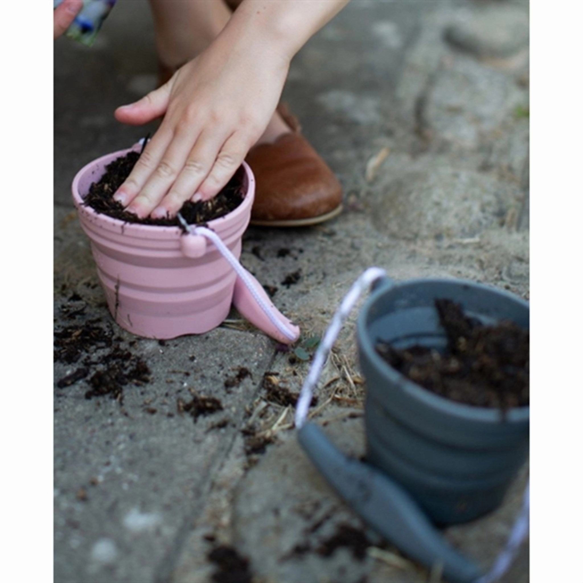 Mindful play Tiny thinkers Scrunch Gardening Set Dusty Rose