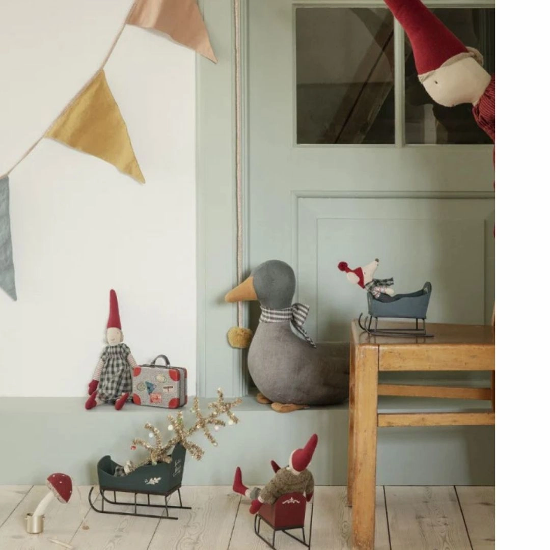 Red Mouse Sleigh Young explorers Child development