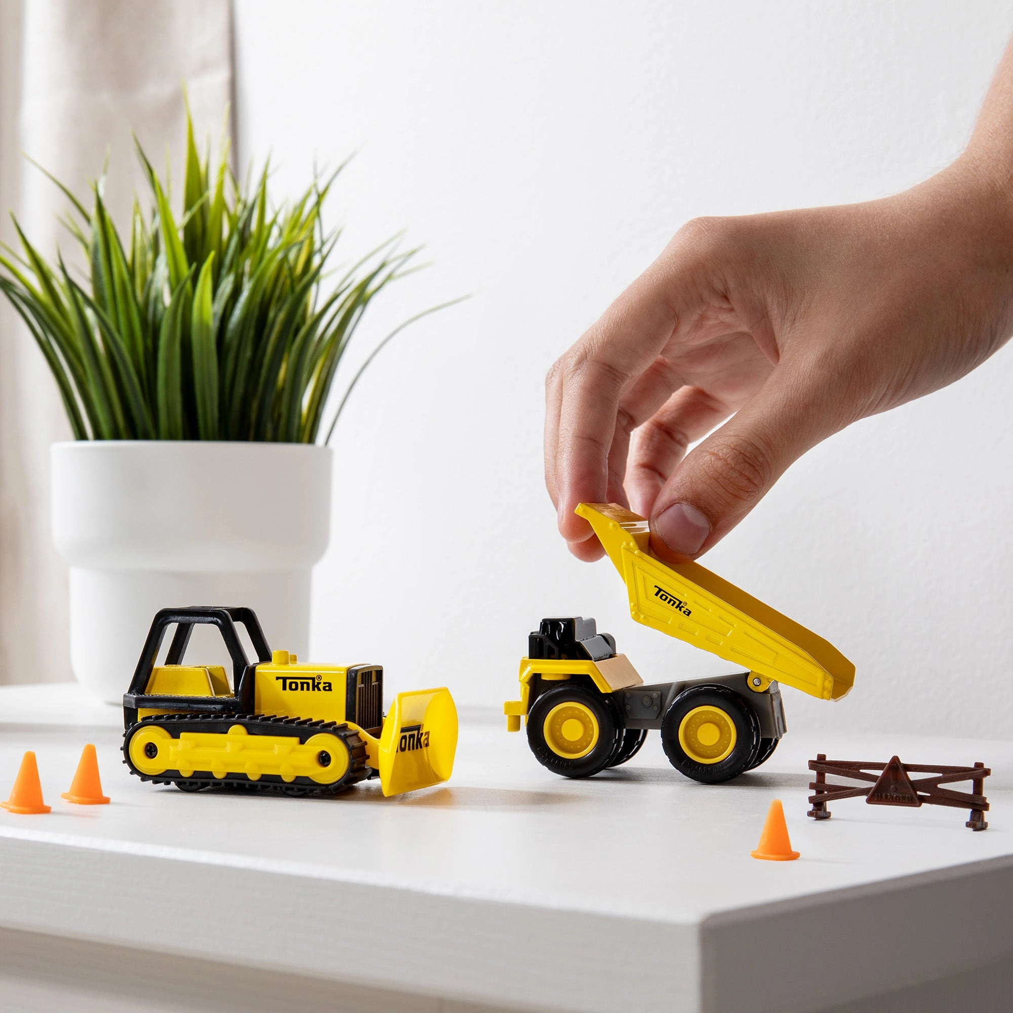 Child development Holistic Tonka Mini Metals Classics