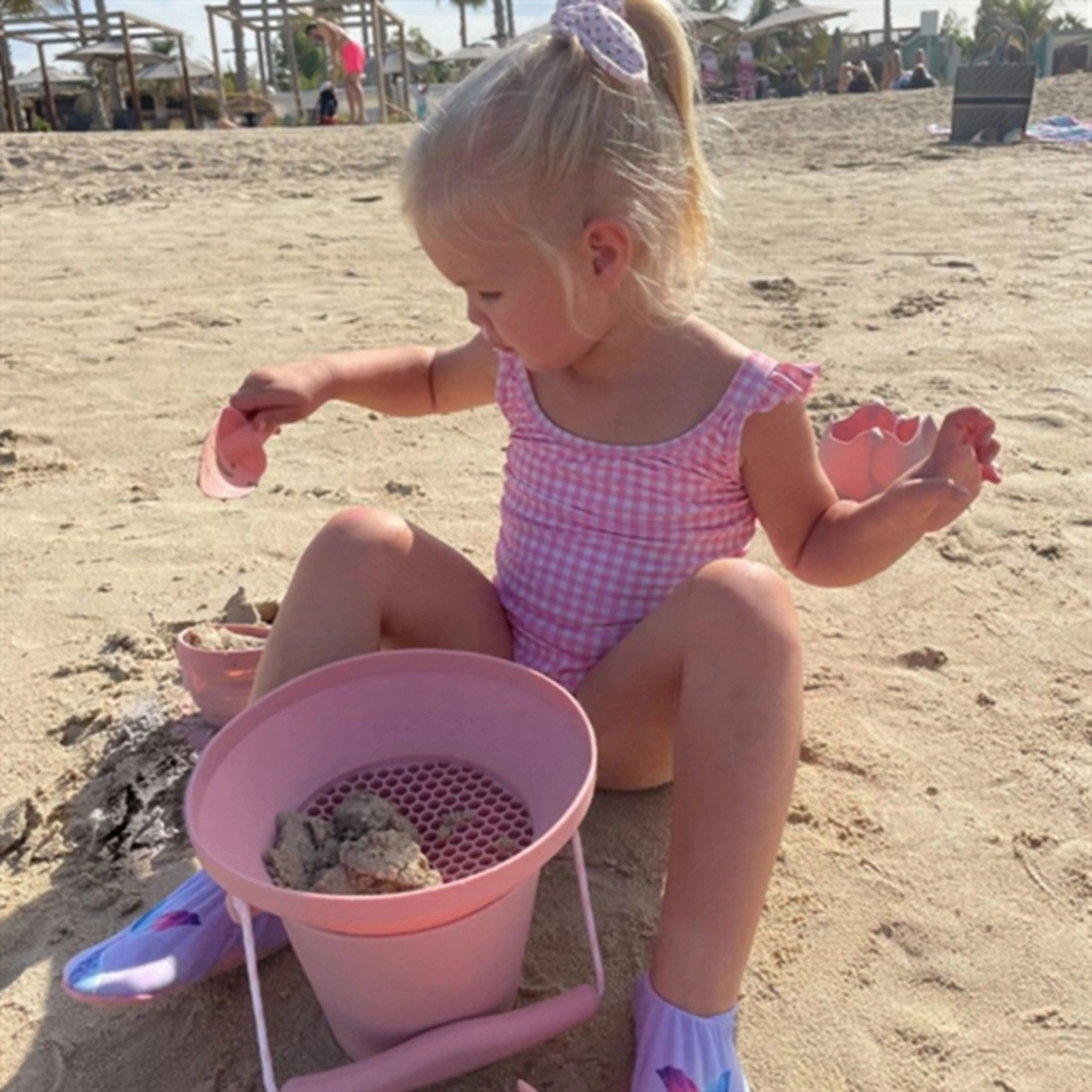 Fun-based learning Learning fun Scrunch Panner Sand Sifter Dusty Rose