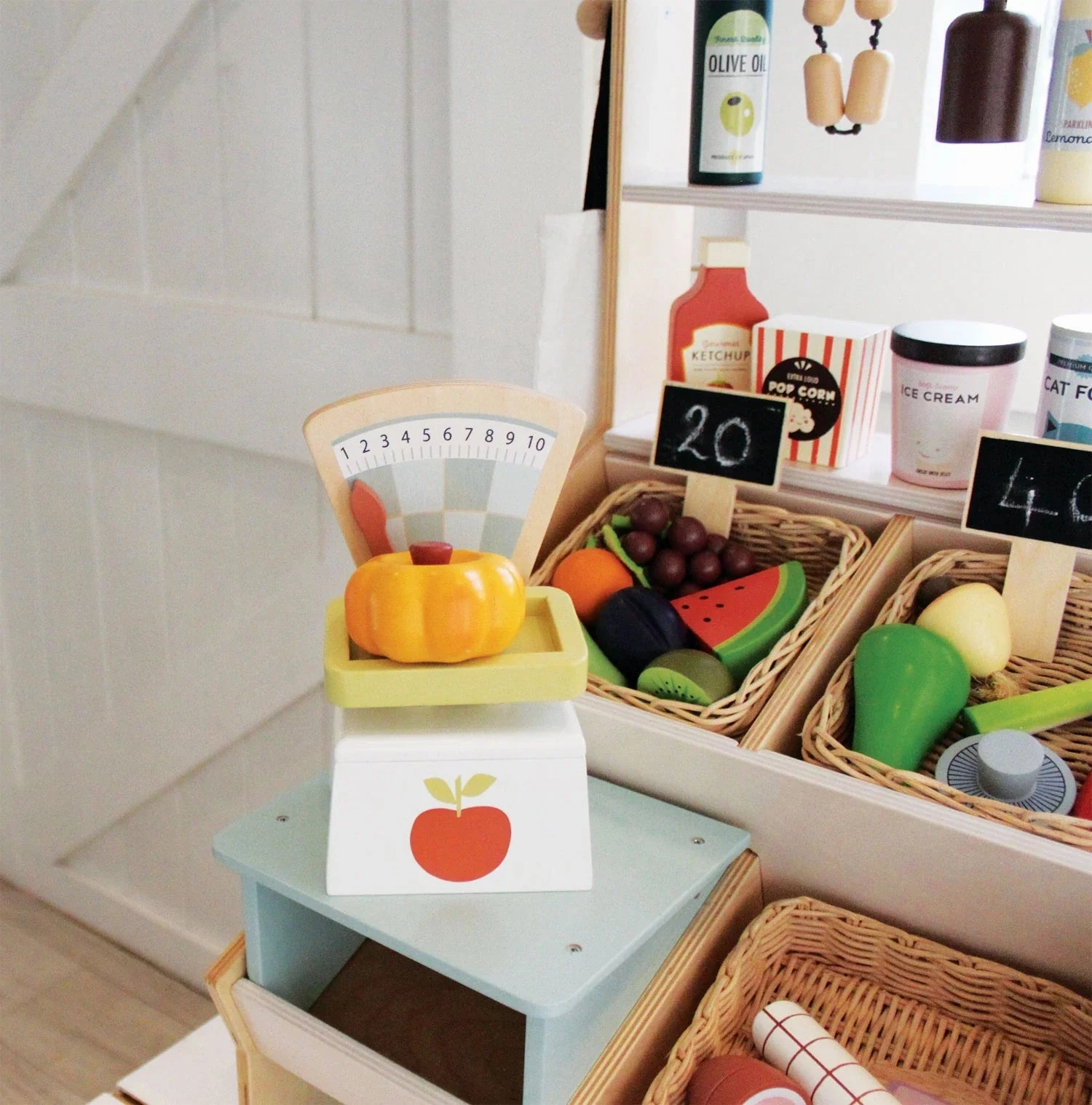 Growth tools Play & learn Wooden Play Market Scale