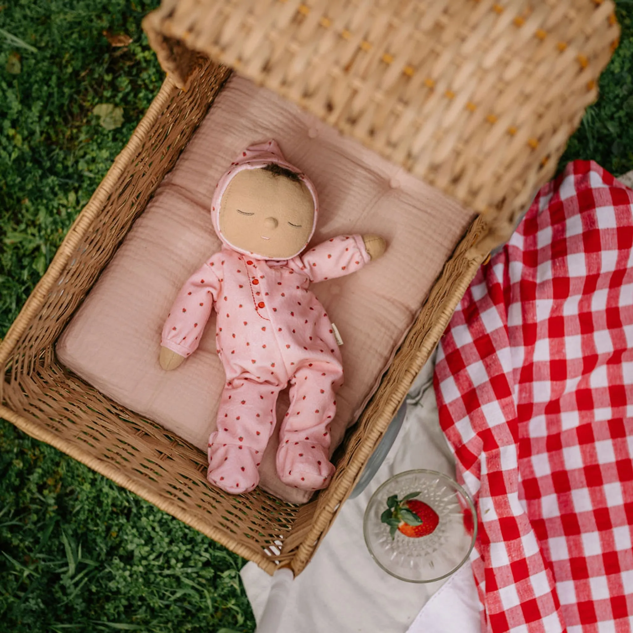 Dozy Dinkums - Pip Strawberry Learn & grow Parent-approved learning