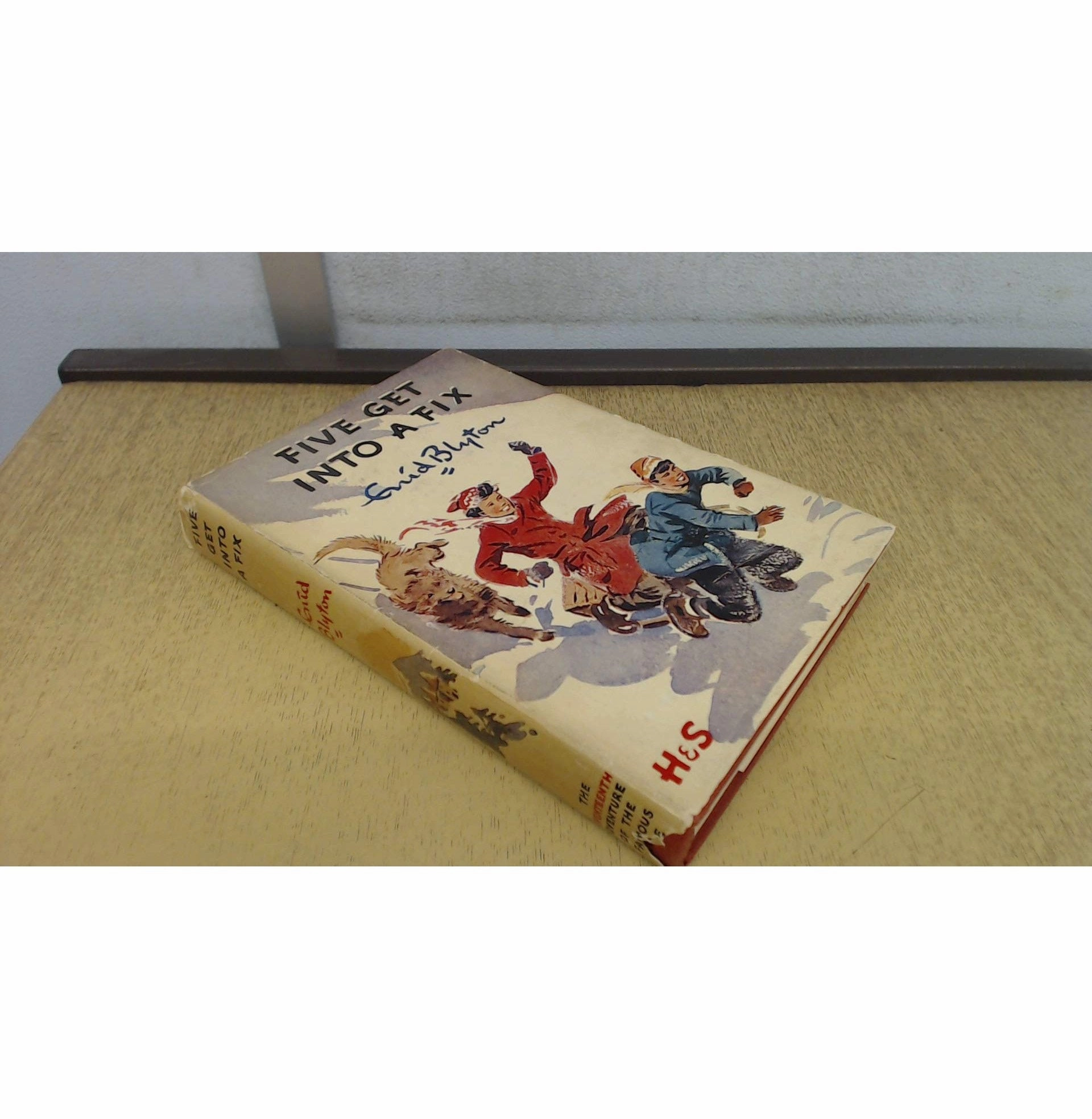 Skill-building tools Five Get Into A Fix [Paperback] Enid Blyton